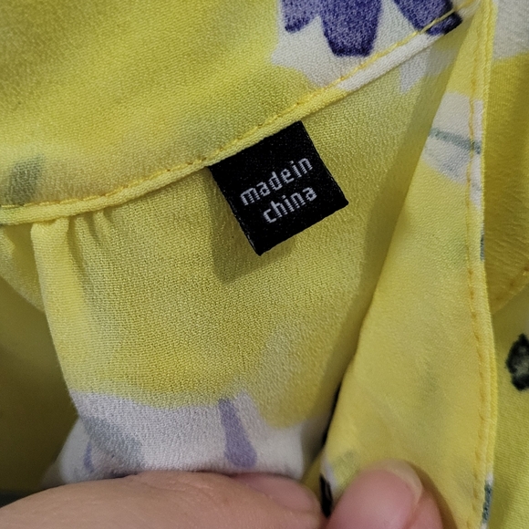 CAbi #5213 Medium Stevie Blouse Yellow Floral V Neck Top Shirt Tunic High Low - Picture 6 of 7